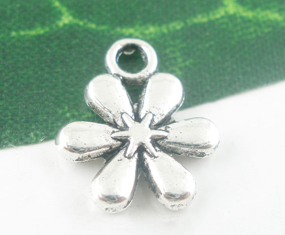 Kisvirág fityegő - ezüst