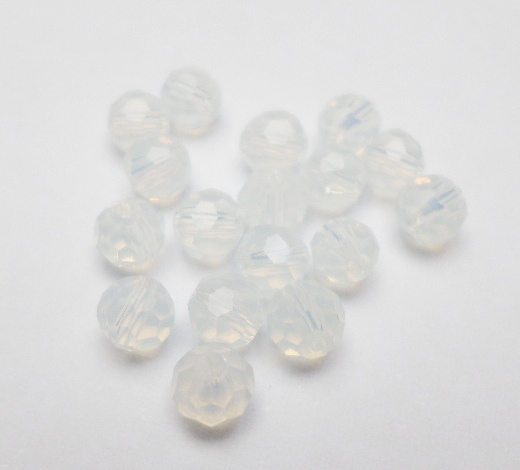 Csiszolt gömb 4mm - white opal